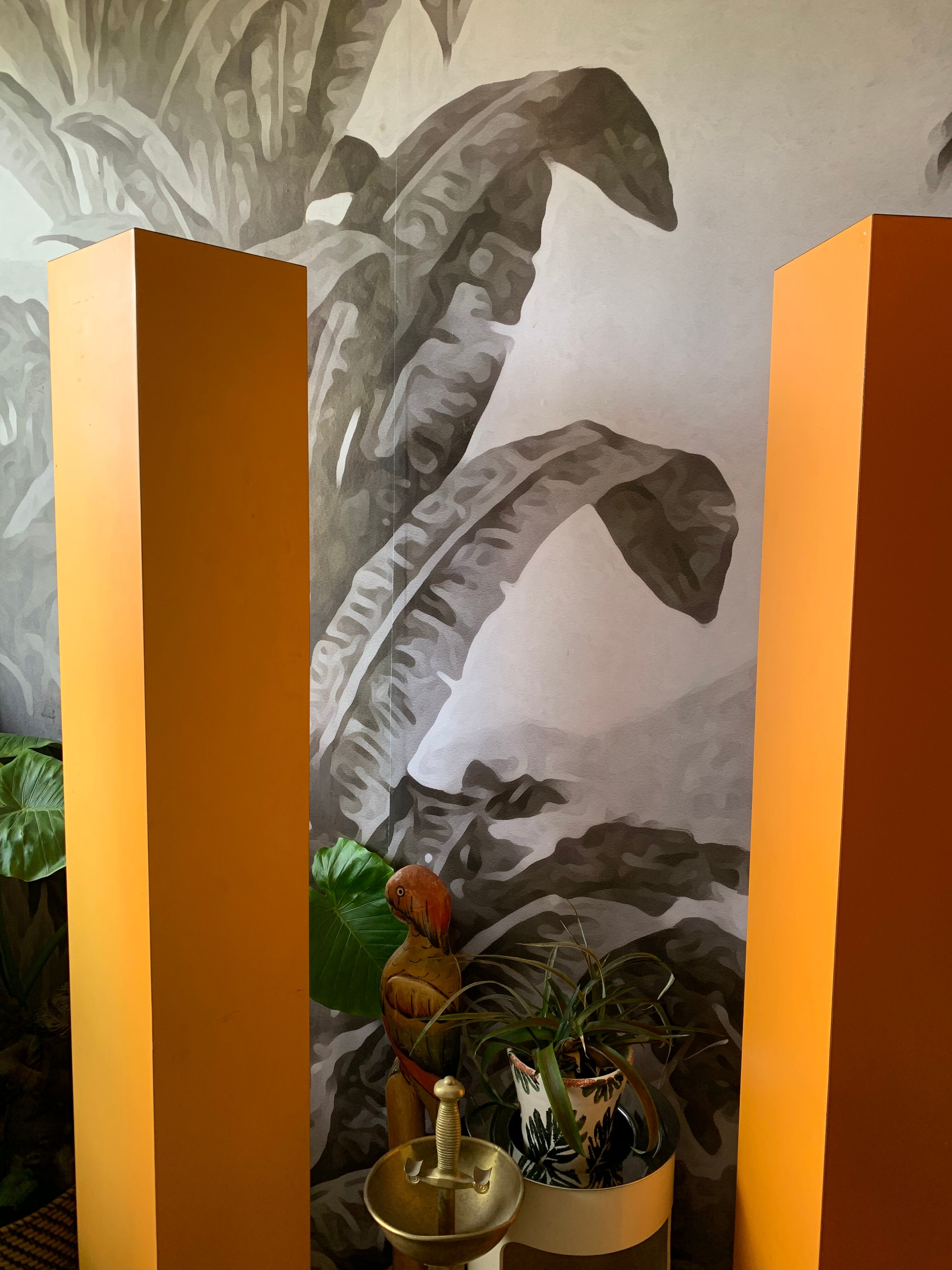 Very large pedestal column in Formica