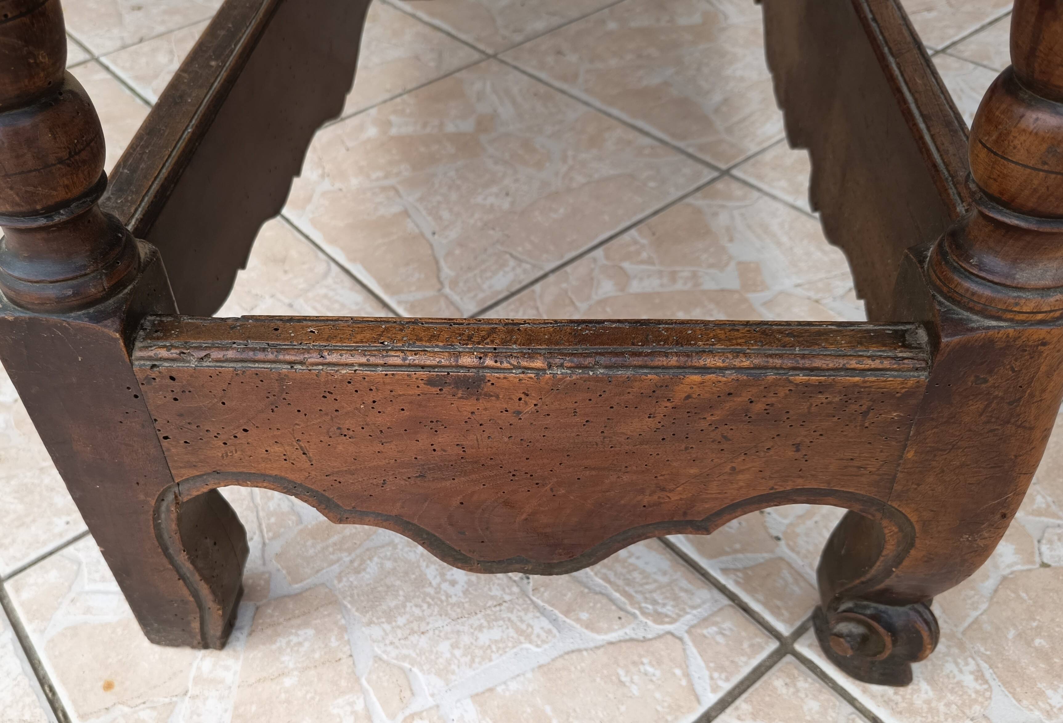 Provençal kneading trough in walnut from the 18th century.