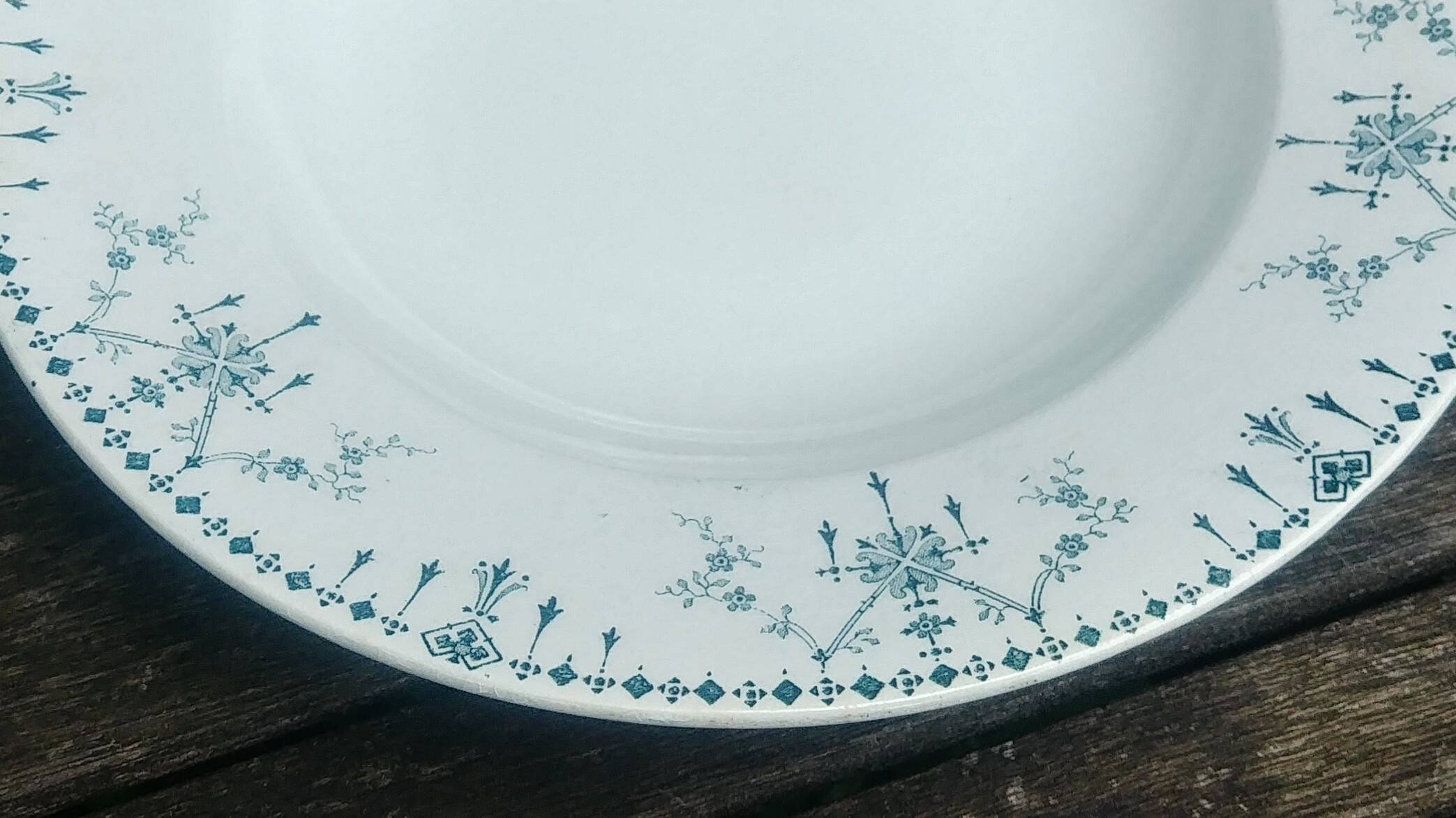 Three soup plates in opaque iron earth porcelain Moustier cluny KG model Victoria