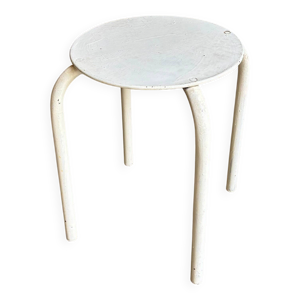 tabouret en métal blanc
