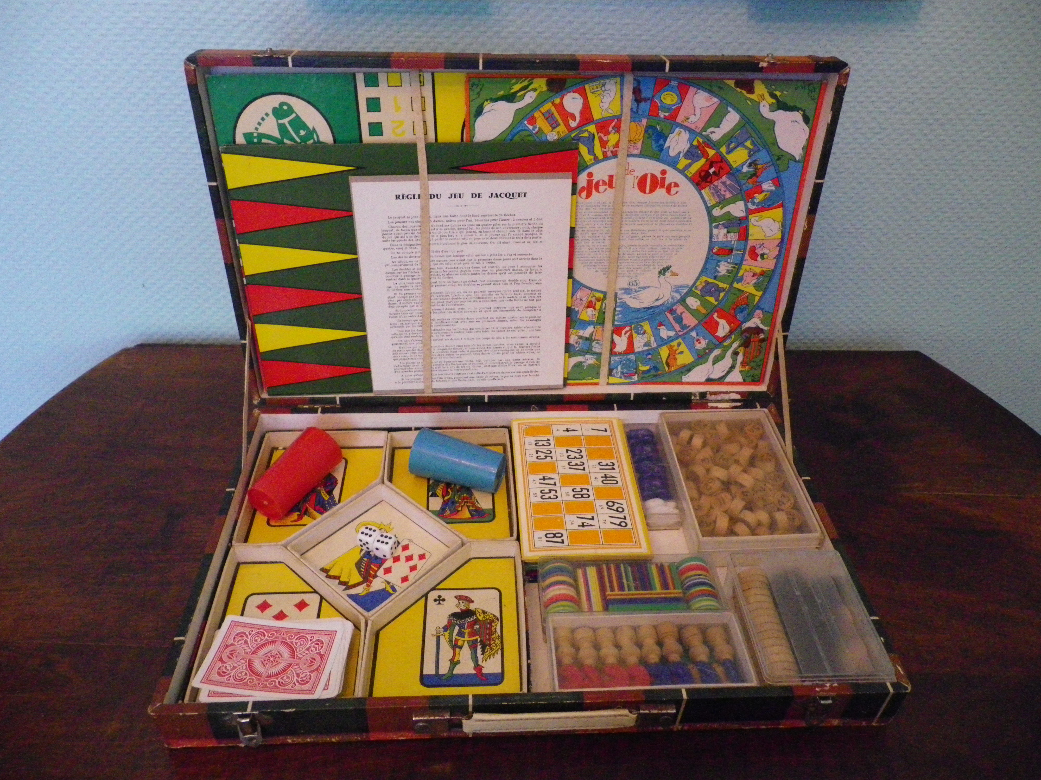 Old suitcase of board games, 7 games, - Rachez Paris -