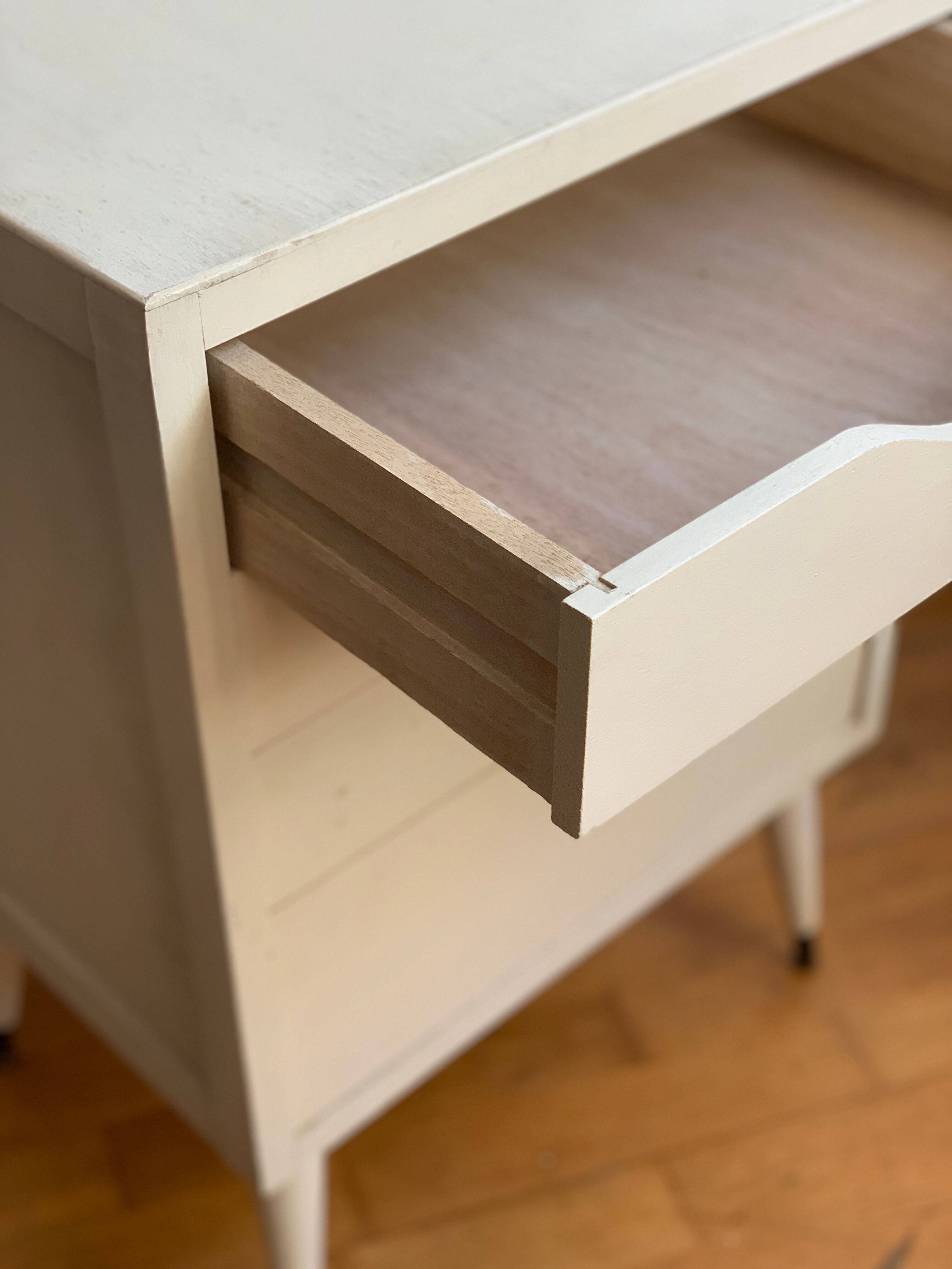 Vintage chest of drawers