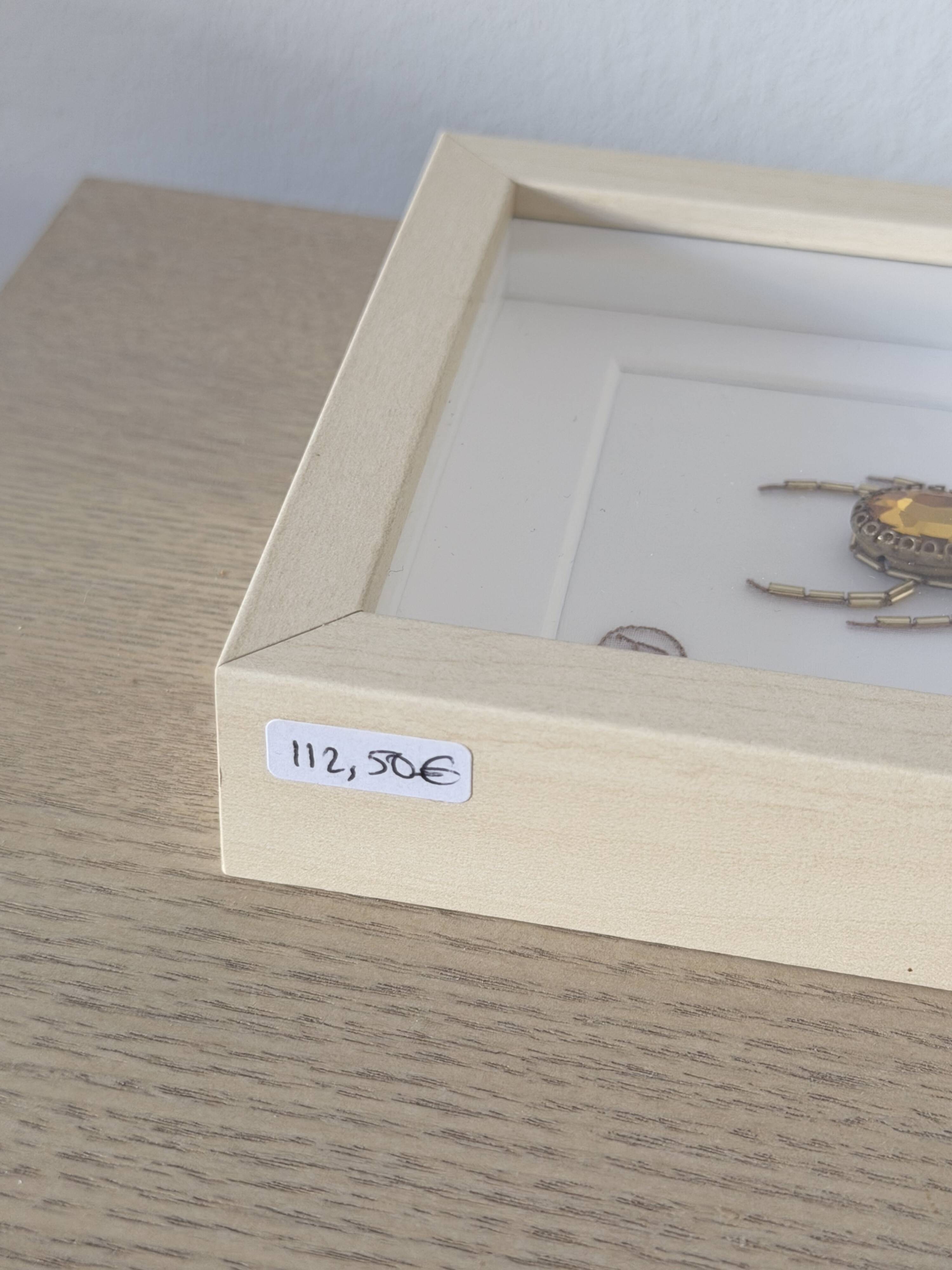 Tableau insecte brodé à la main (pièce unique)