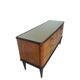 Commode en acajou plaqué avec plateau en verre vert, années 1950