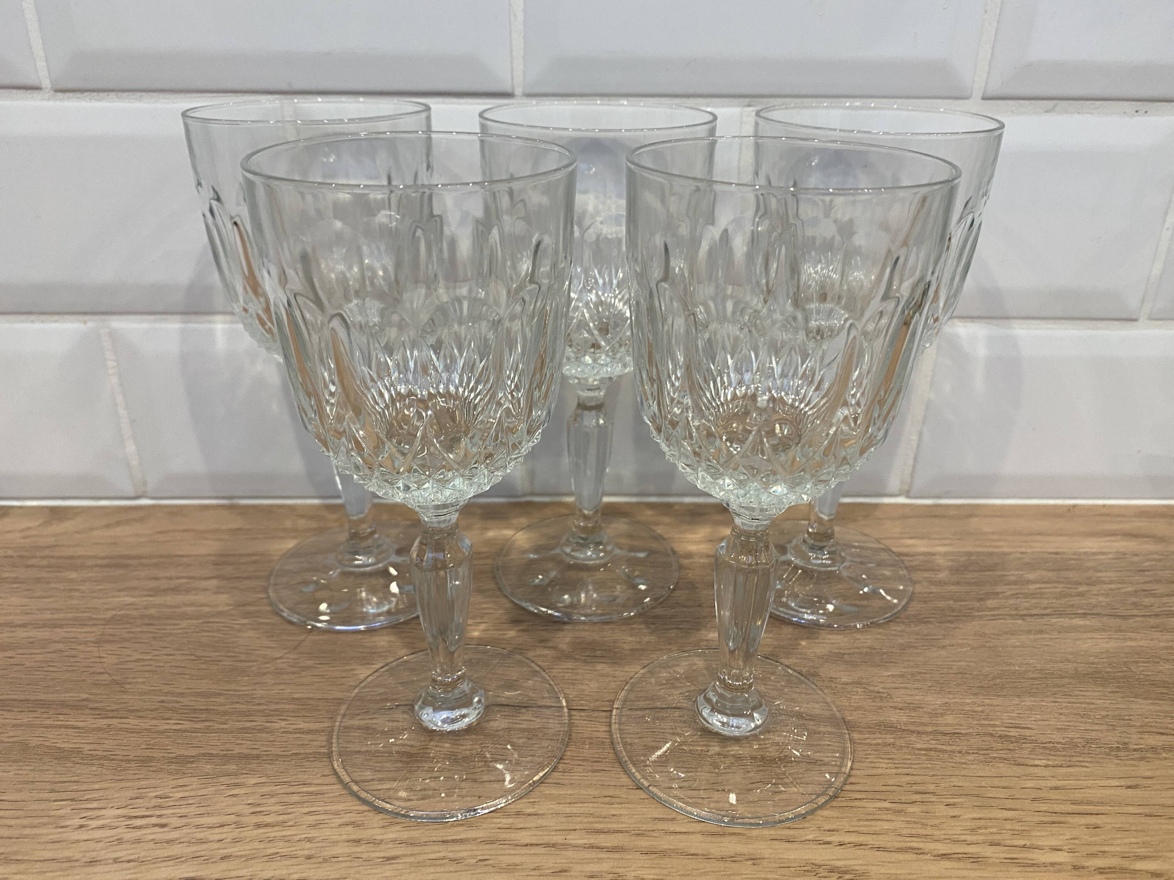 Set of 5 wine glasses