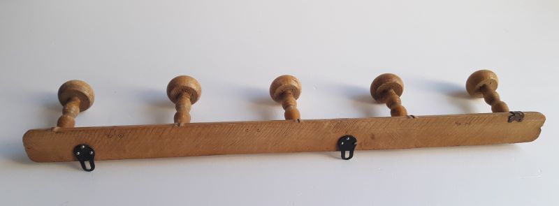Wooden wall coat rack with 5 hooks