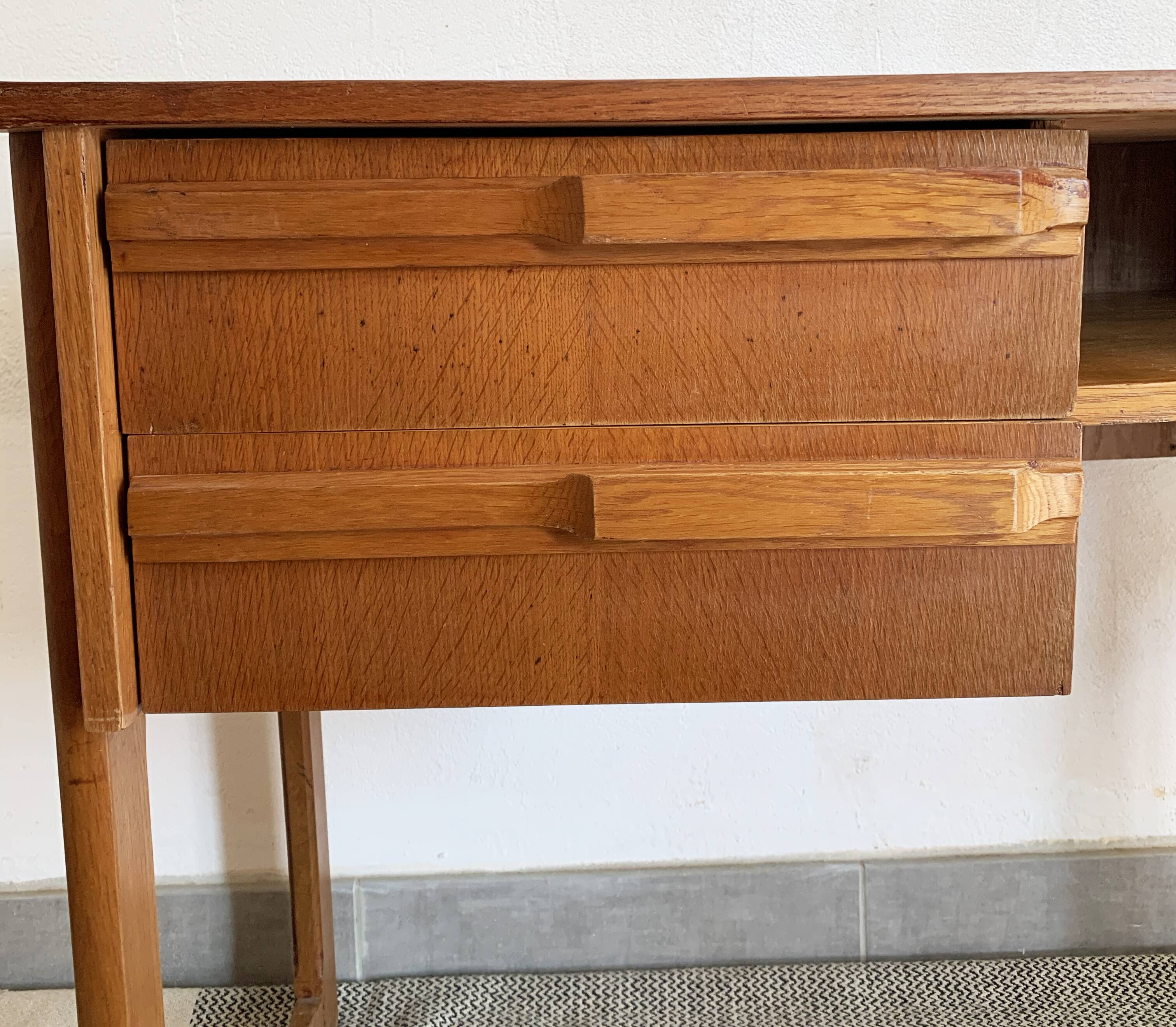 Vintage wooden office of the 50s feet 'traineau'