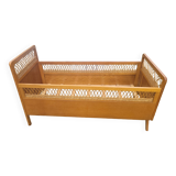 Ancien lit bébé vintage en rotin et bois