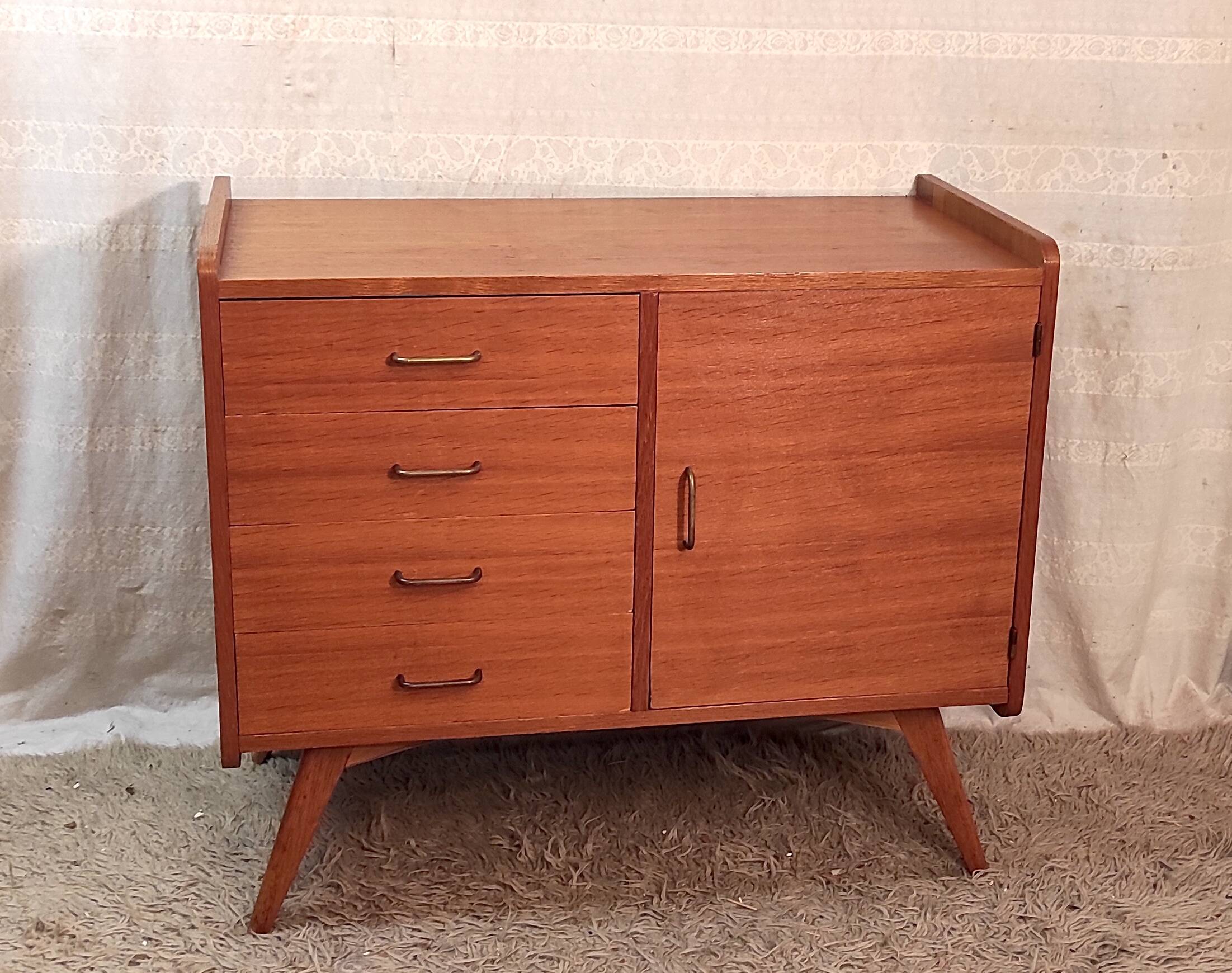 Commode en chêne, pieds compas, années 60