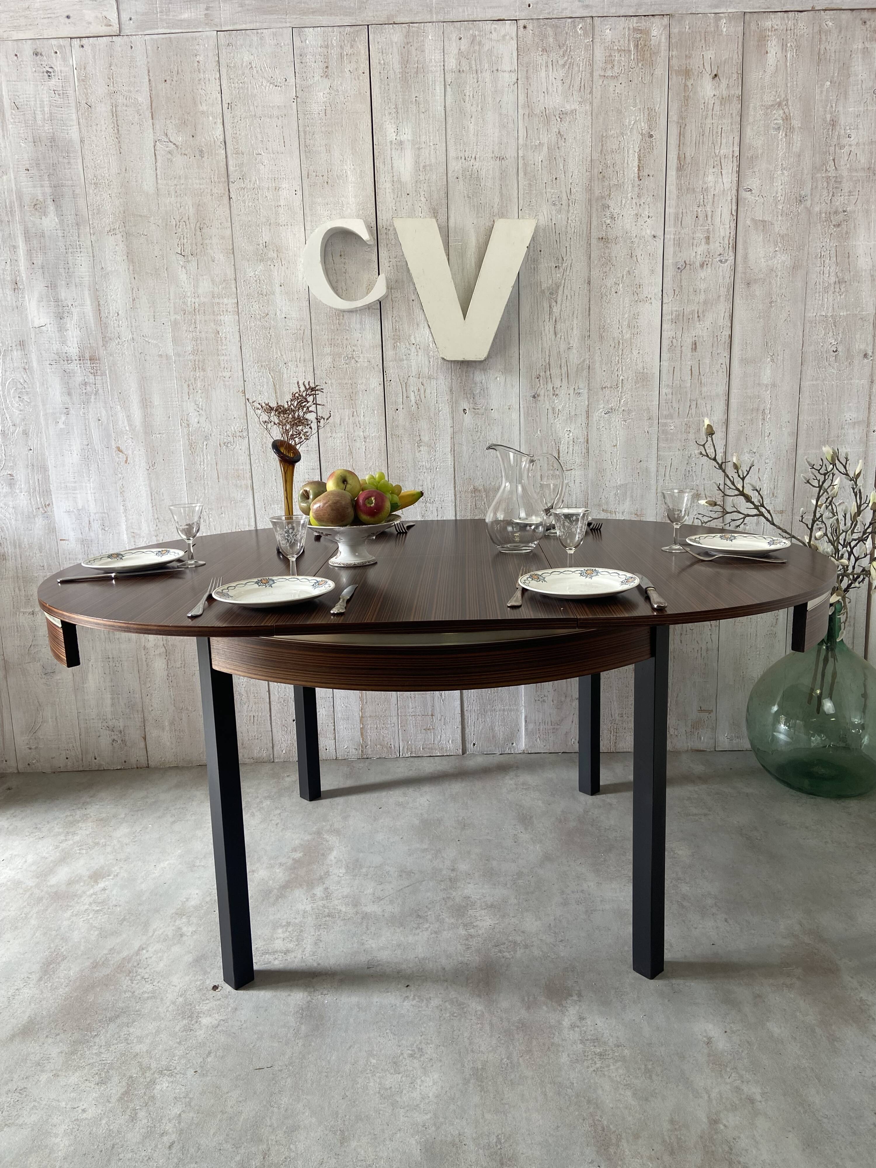 Extensible "butterfly" table