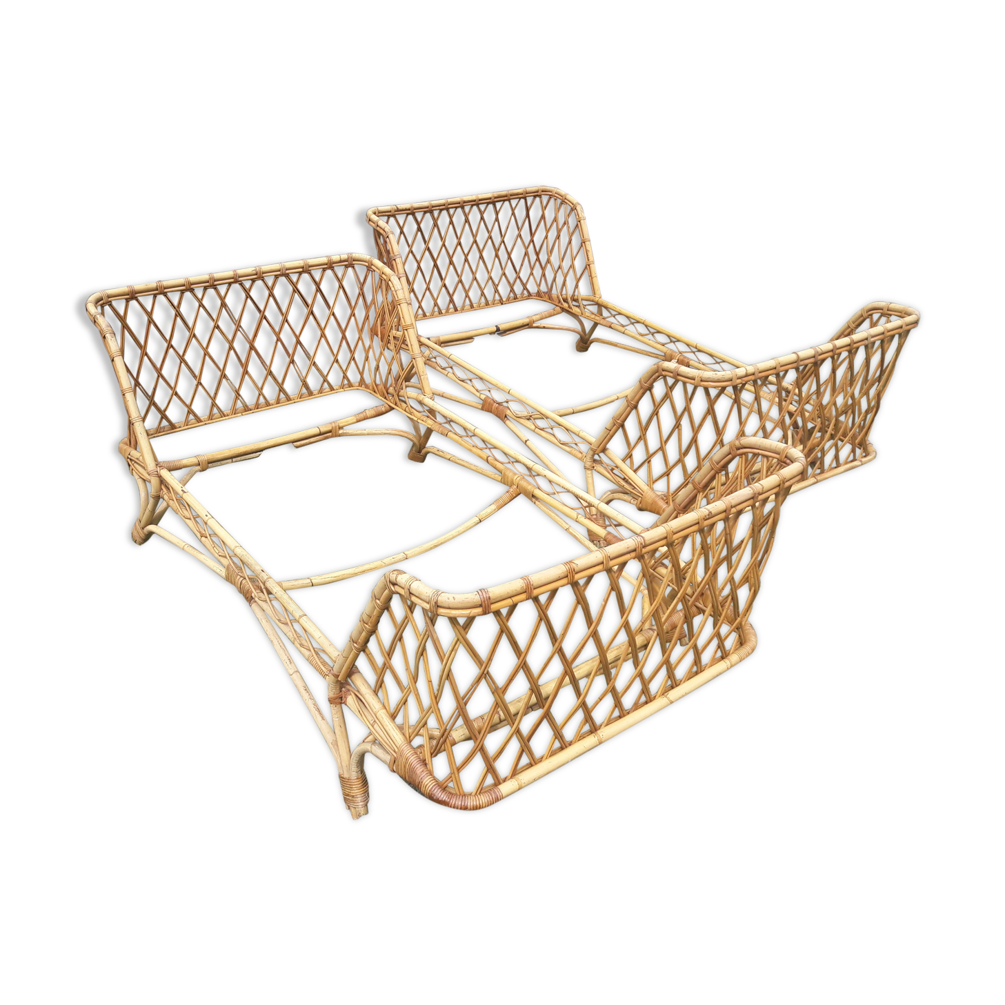 Pair of rattan beds