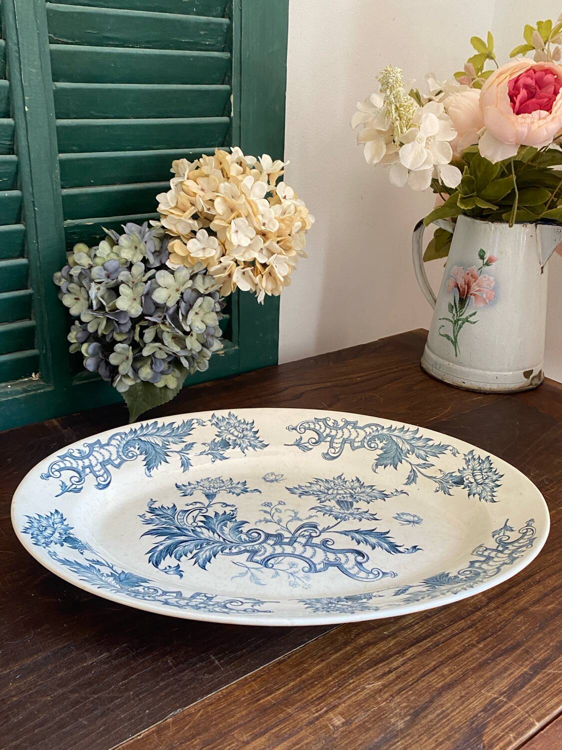 Plat de service ovale en terre de fer, Longwy, XIXe