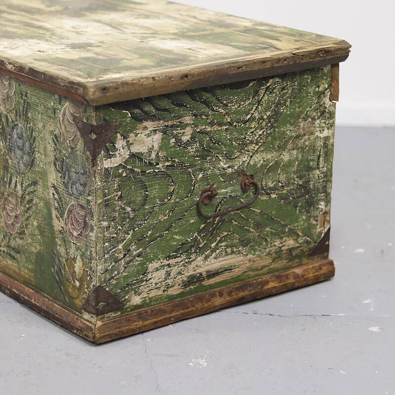 Coffre de mariée peint en art populaire roumain antique