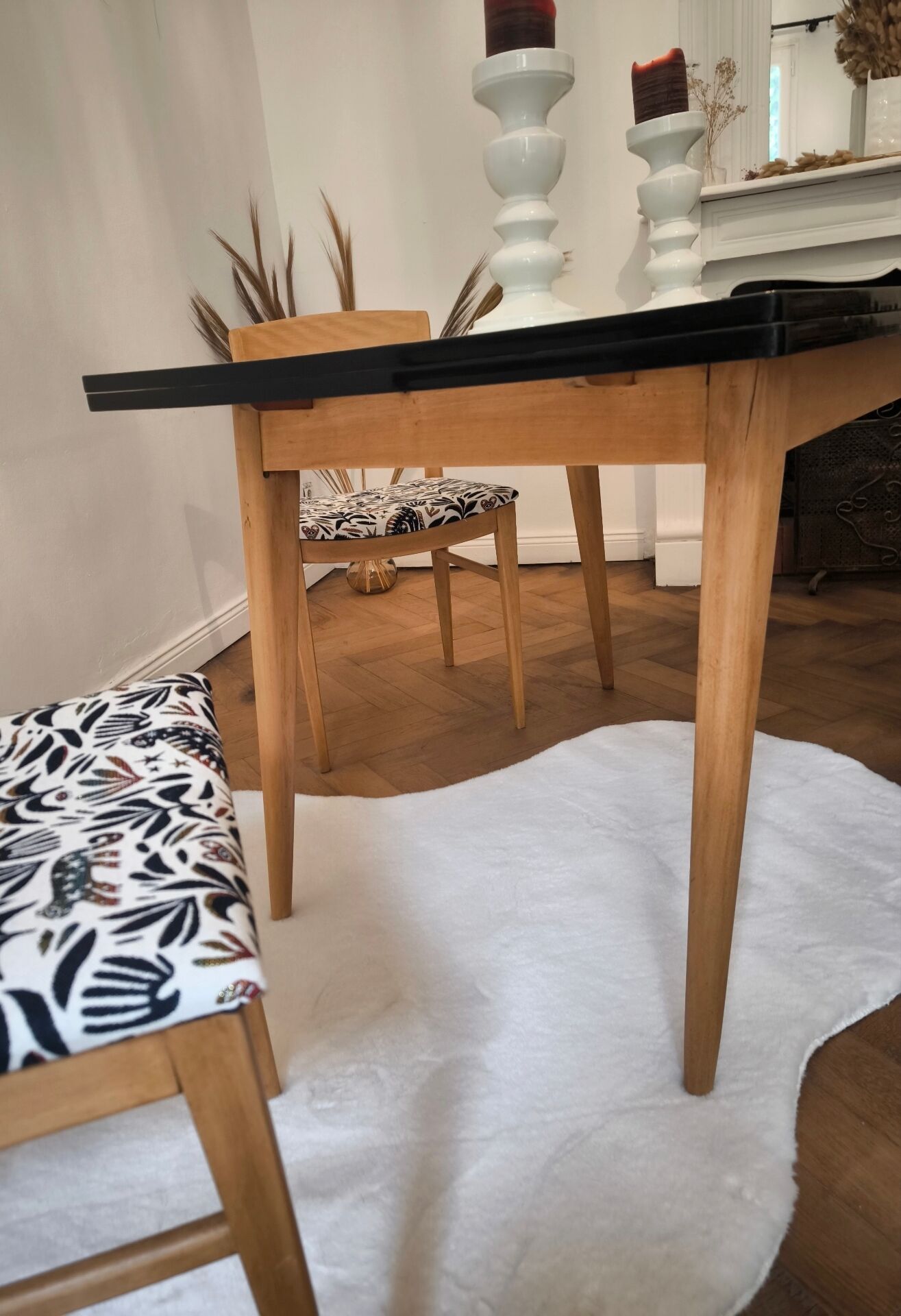 Vintage table in aqua Formica with extensions – Wooden legs