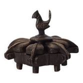 Boîte à kumkum articulée en bronze et paon sculpté, Inde XXe