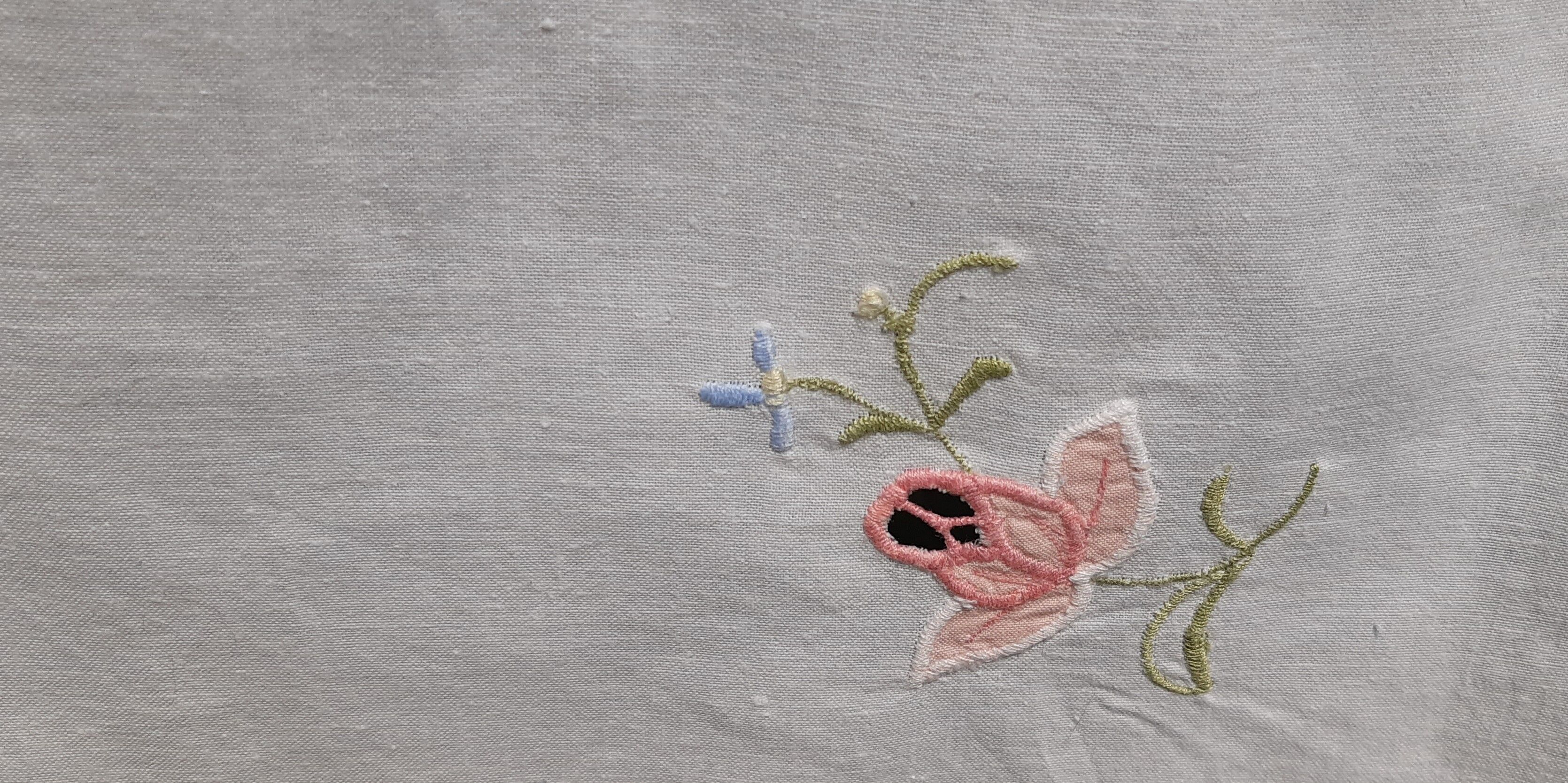 White oval tablecloth large format floral 255X170
