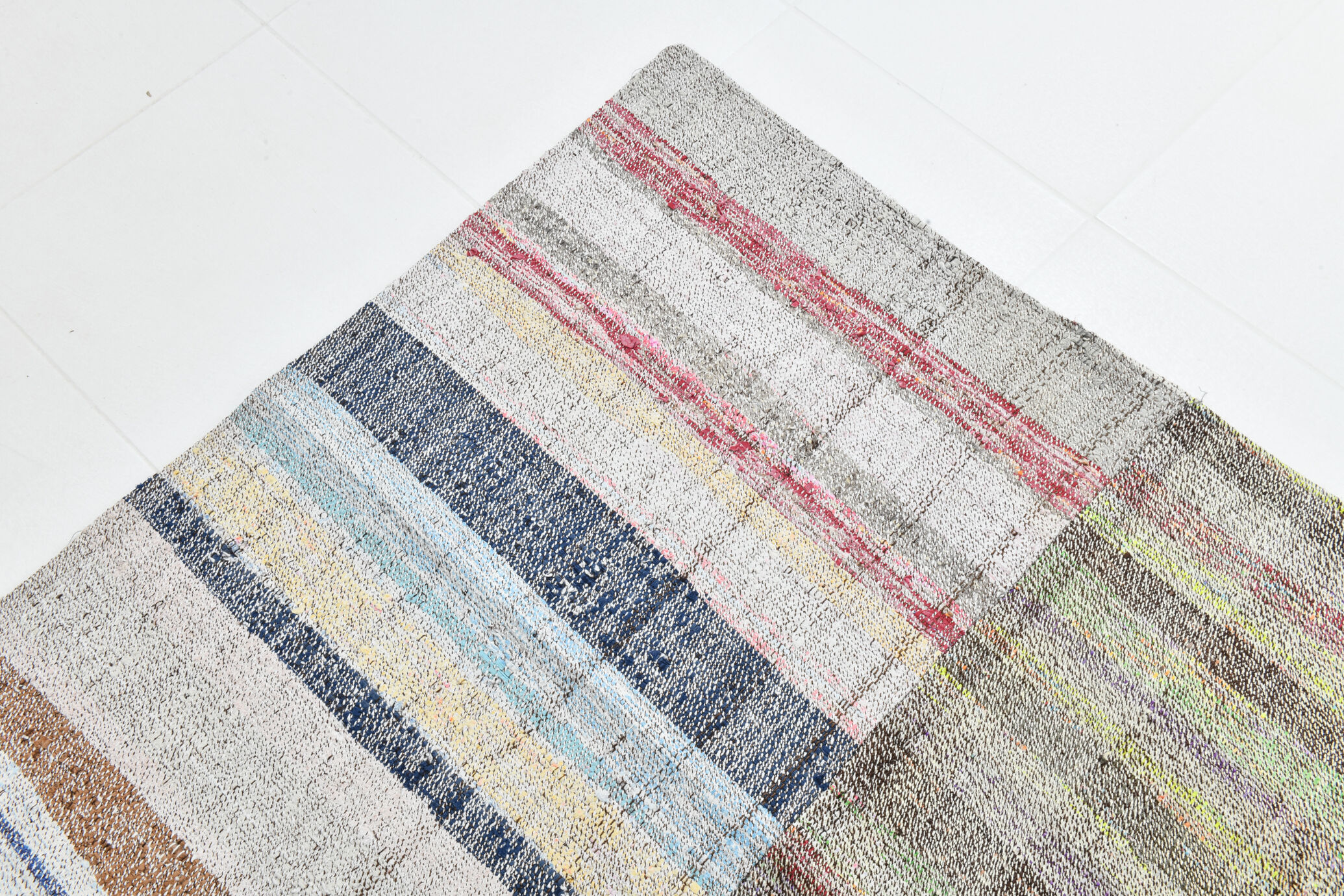 Ethnic vintage rug, 222x304cm