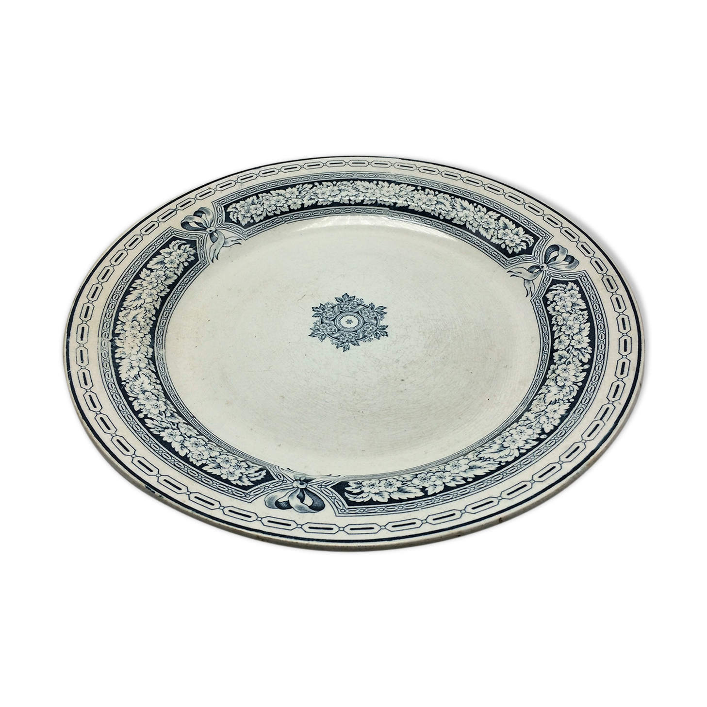 Large round dish in st. Amand earthenware and Hamage model English diametre 32.3 cm