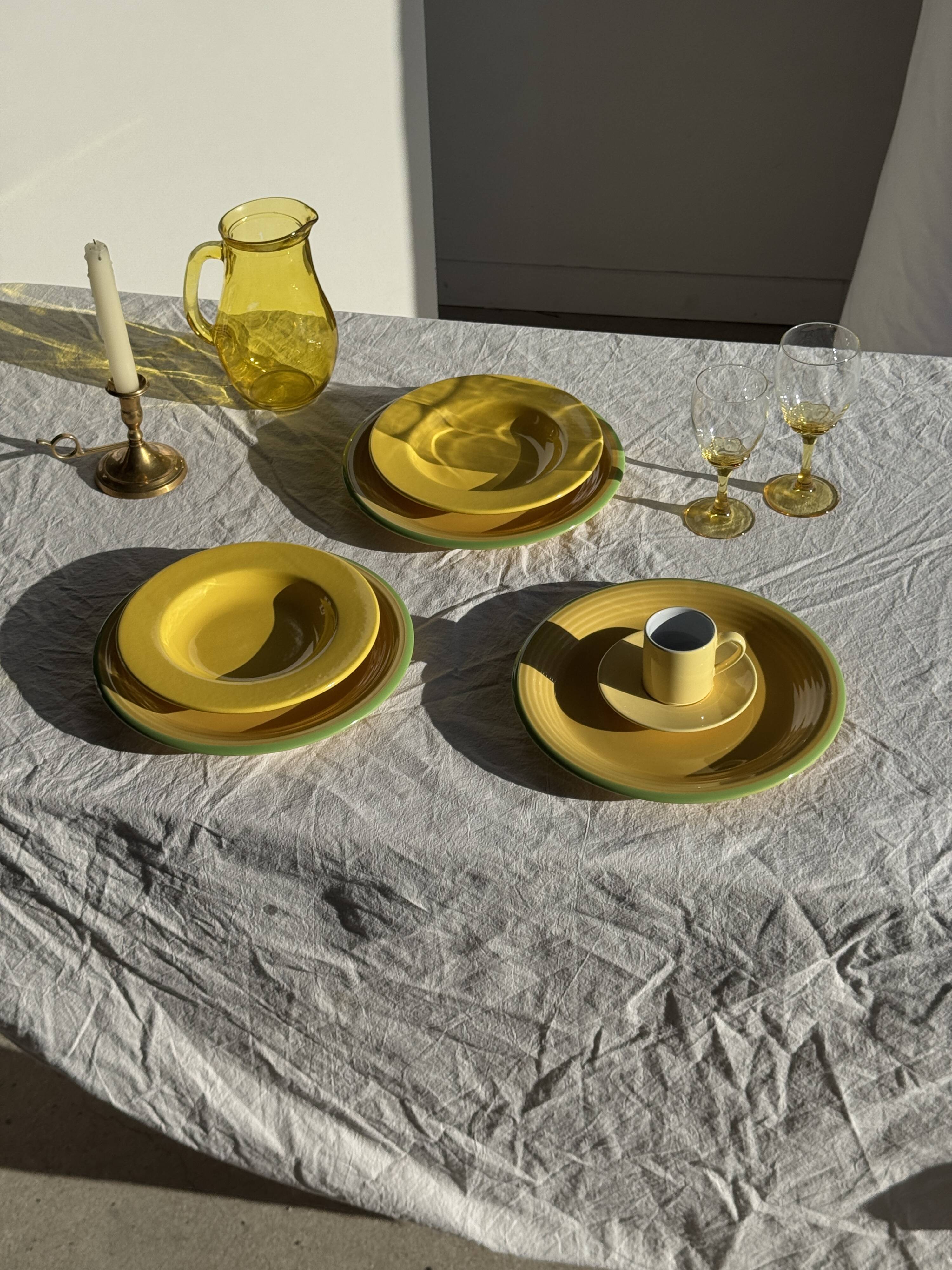 Set of 3 large flat green Italian plates D28.5