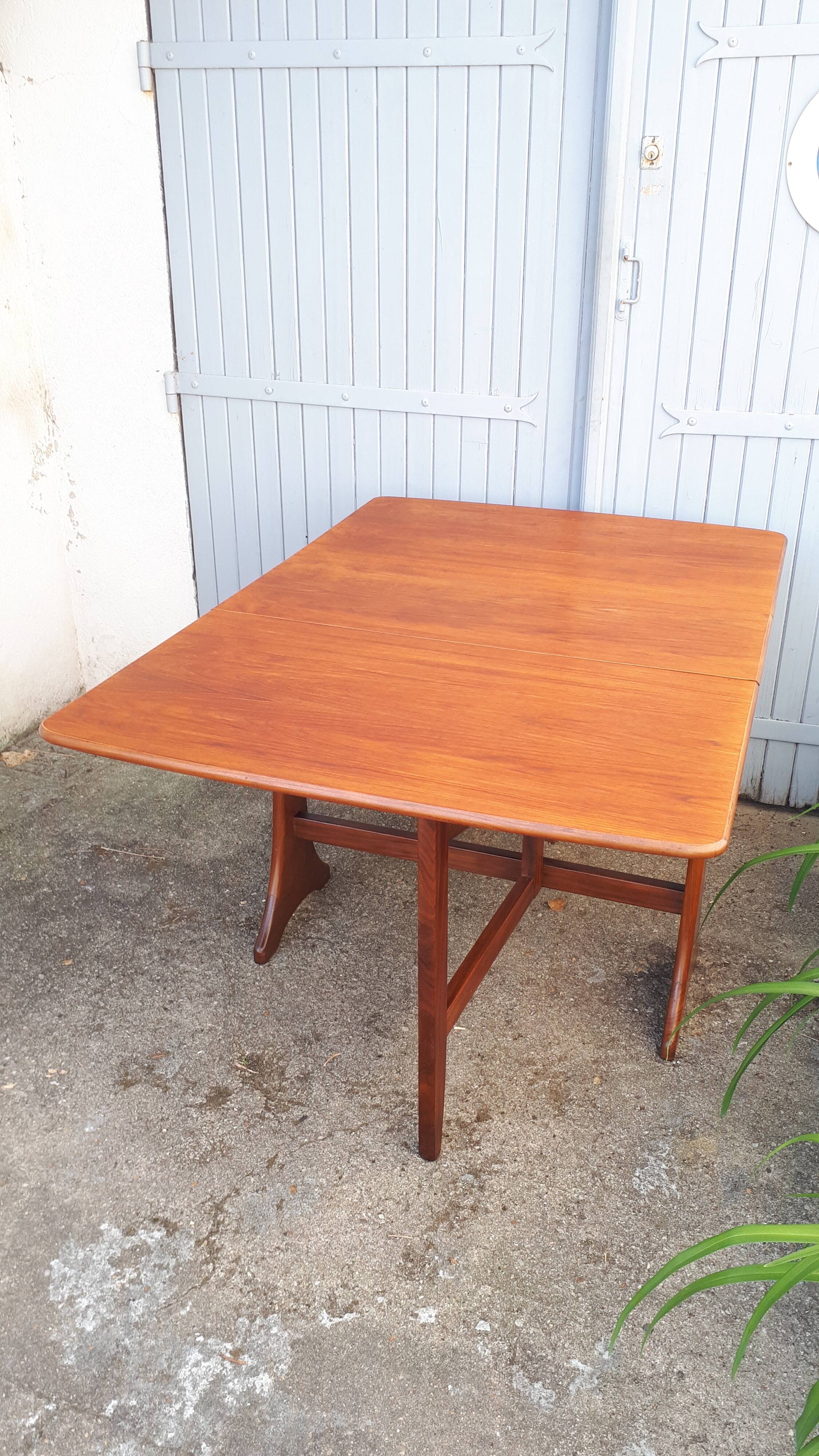 Vintage dining table console desk in teak and exotic wood from the 70s