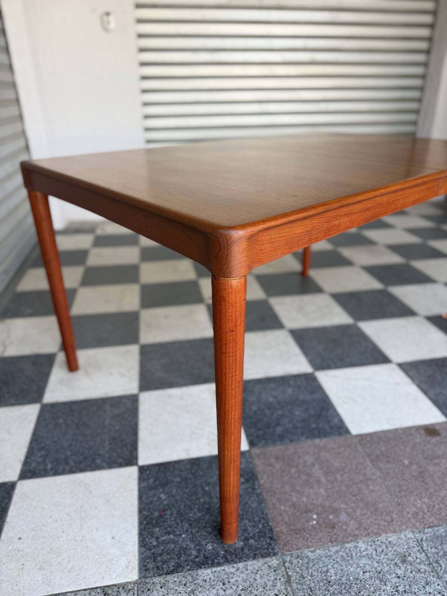 Table danoise en teck HW Klein pour Bramin