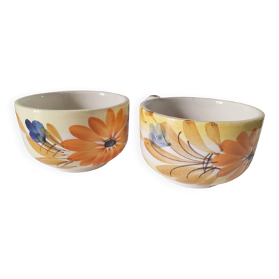 Deux grandes tasses vintage peintes à la main – Fleurs orange et bleues