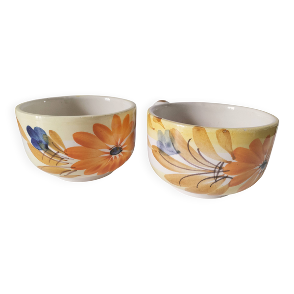 Deux grandes tasses vintage peintes à la main – Fleurs orange et bleues