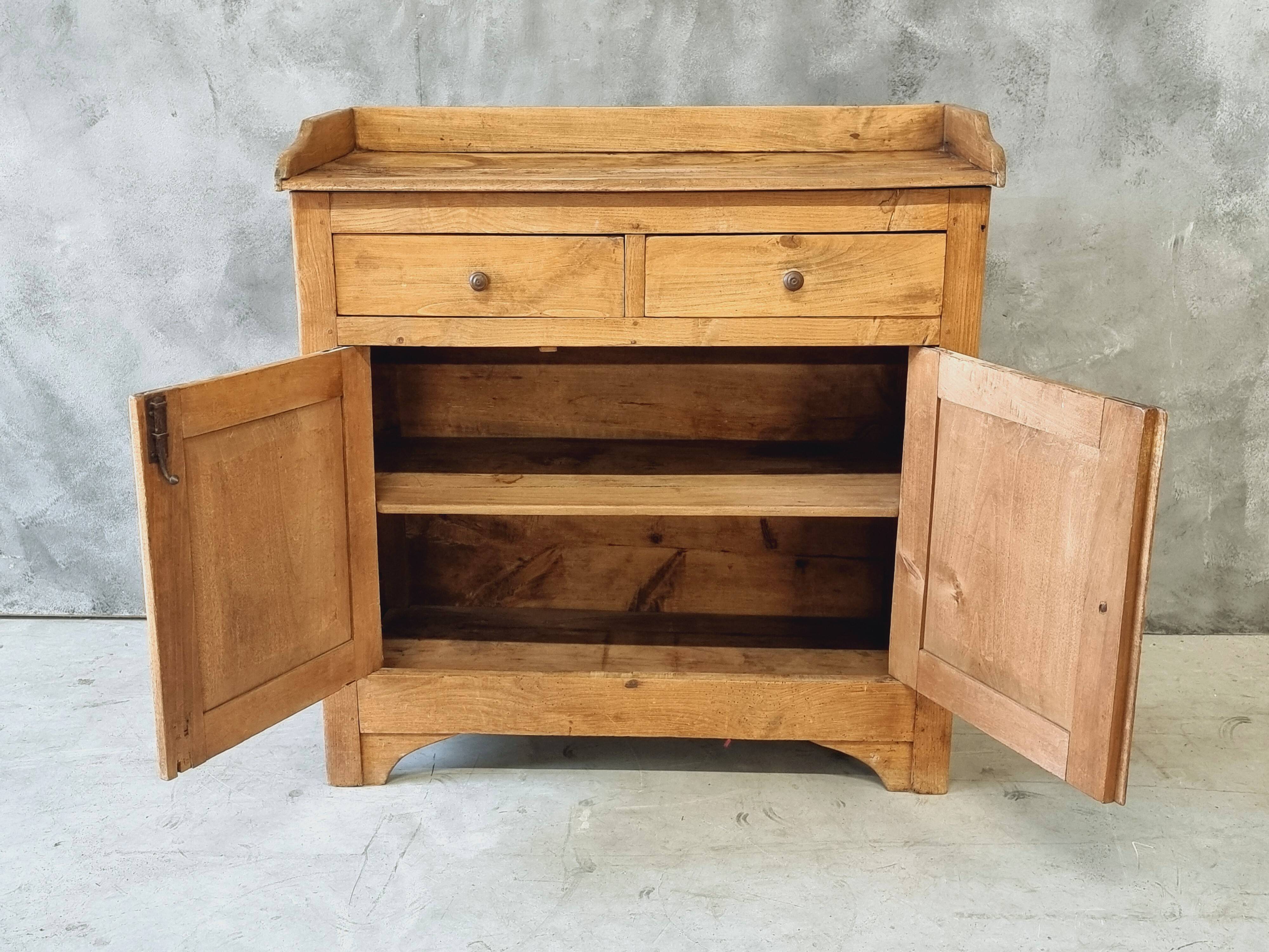 Commode ancienne de campagne française