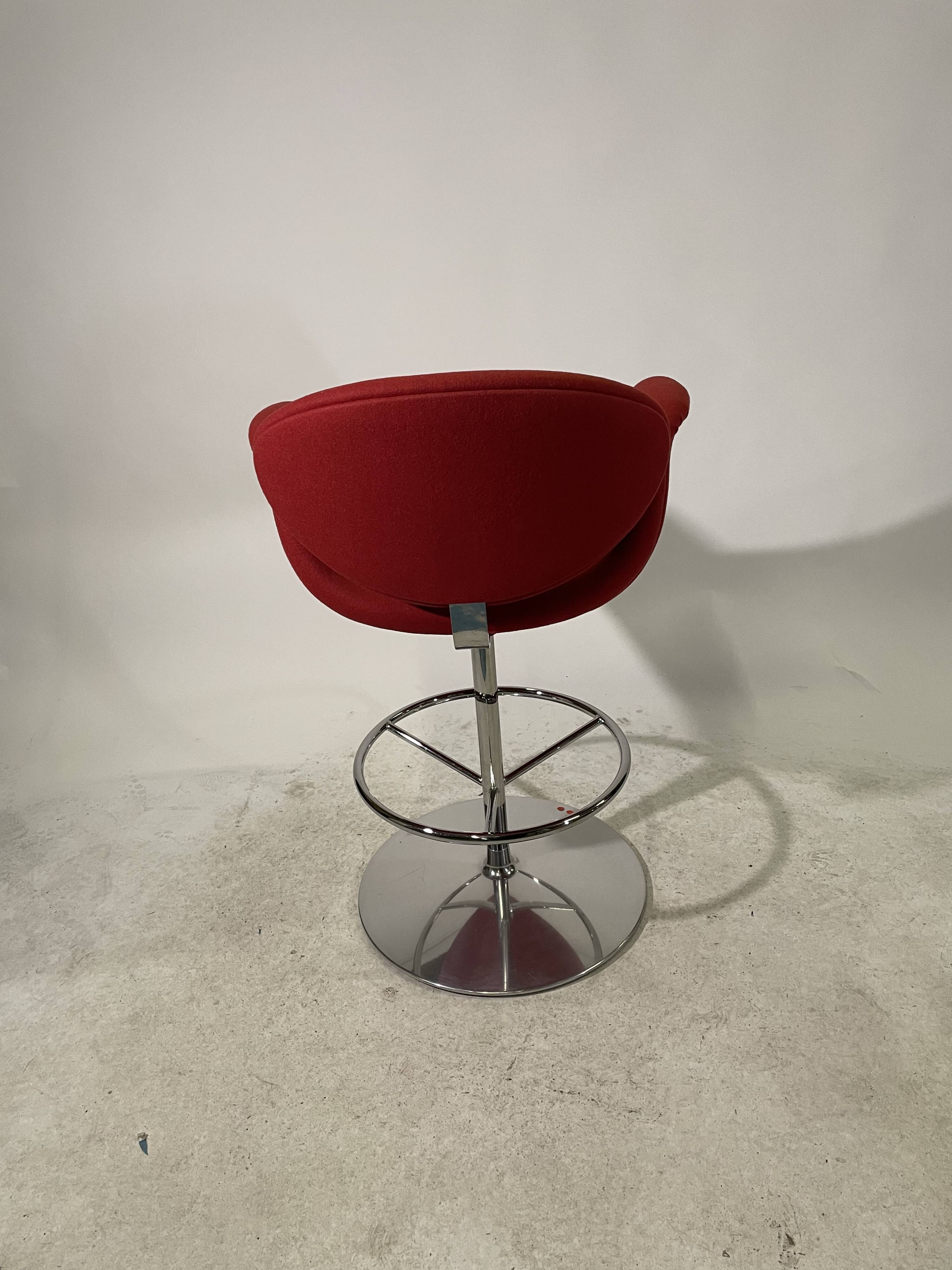 Little tulip stool by Pierre Paulin