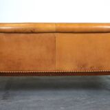 Ensemble ancien unique composé de 2 fauteuils club et d'un canapé en cuir couleur cognac à roulettes
