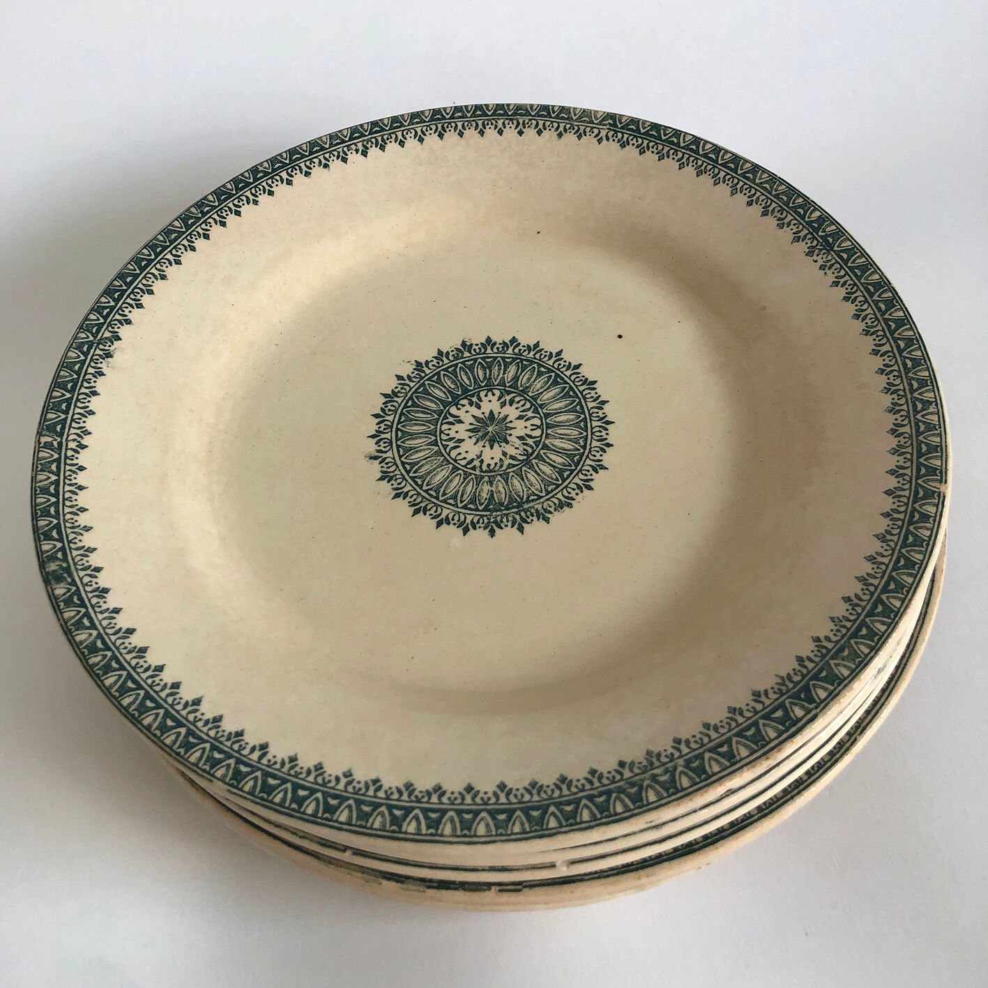 Old flat plates Creil Montereau