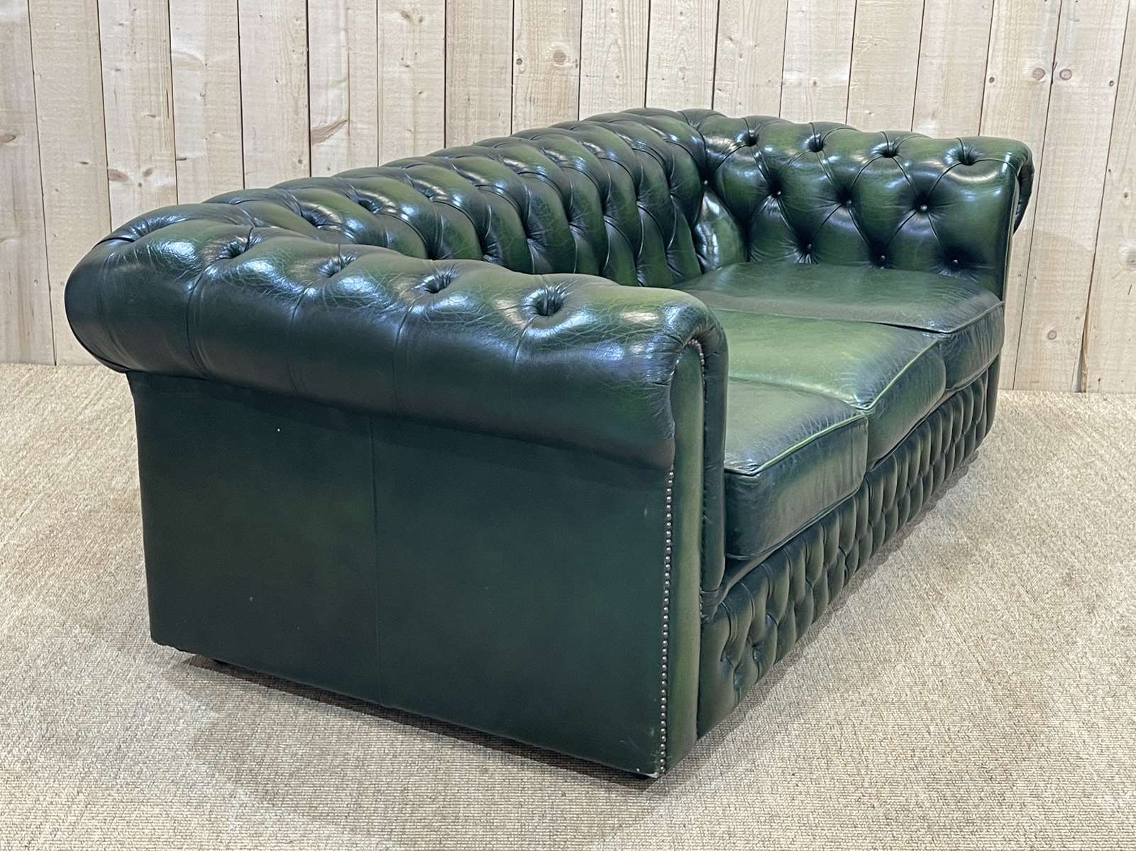 Chesterfield 3-seater sofa in green leather from the 80s