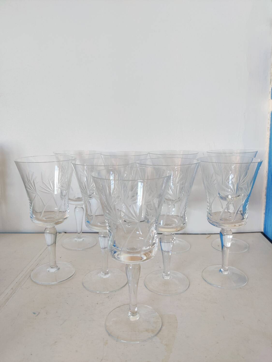 9 verres à pied ciselés cristal 70's