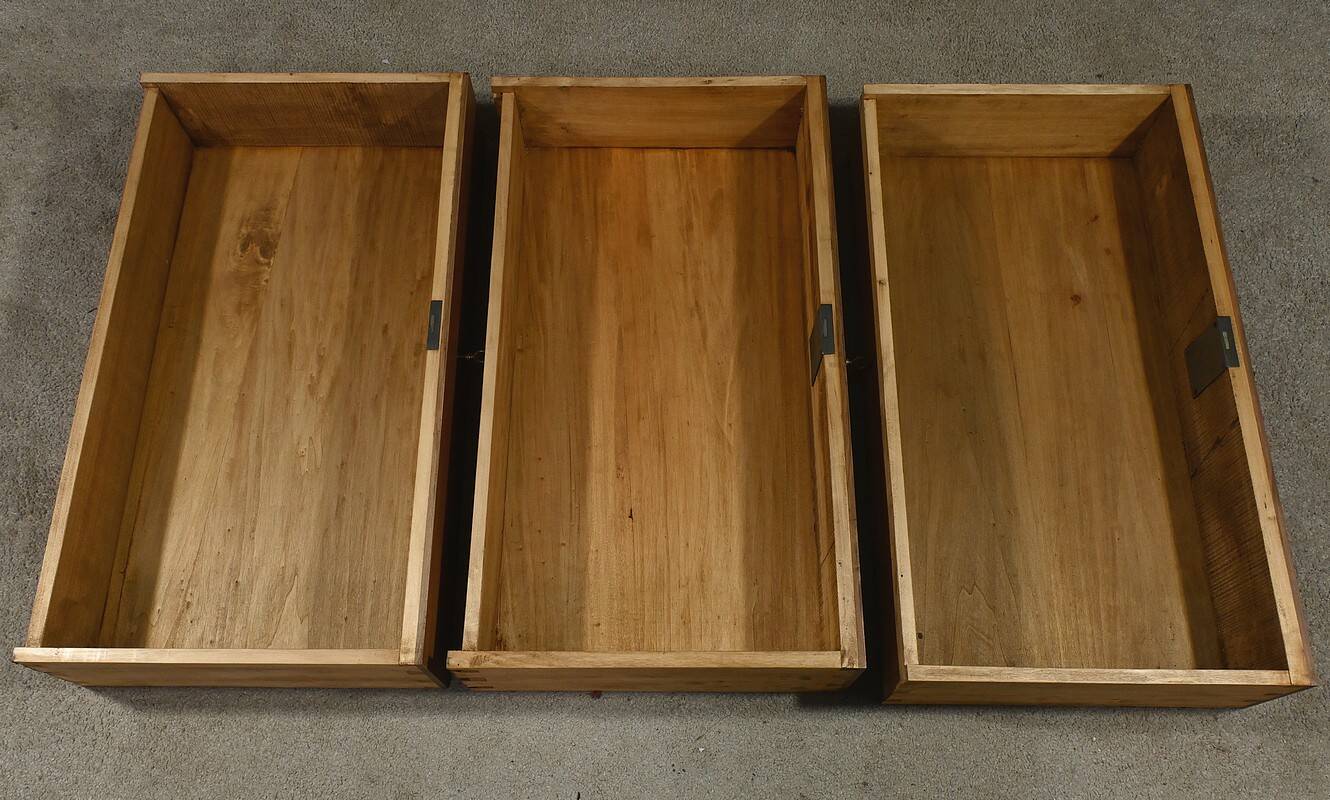 Walnut chest of drawers, Restoration style – Late 19th century