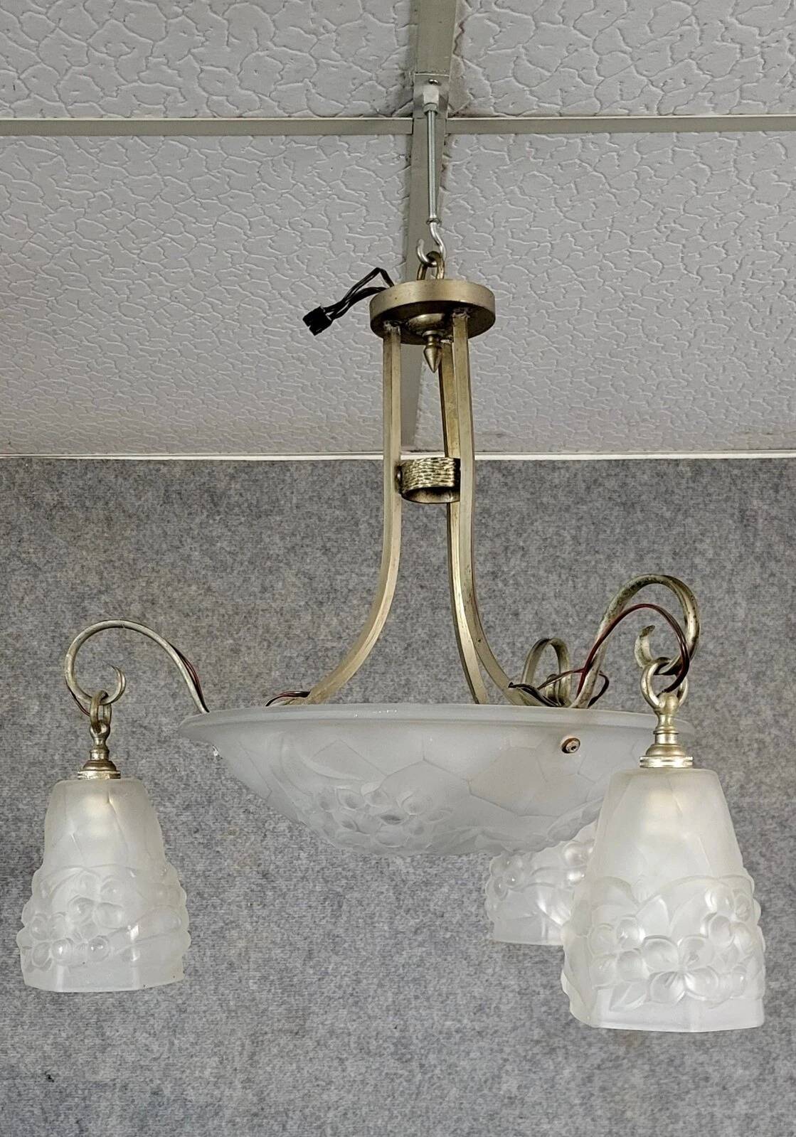Lustre époque Art déco en verre moulé pressé vers 1930