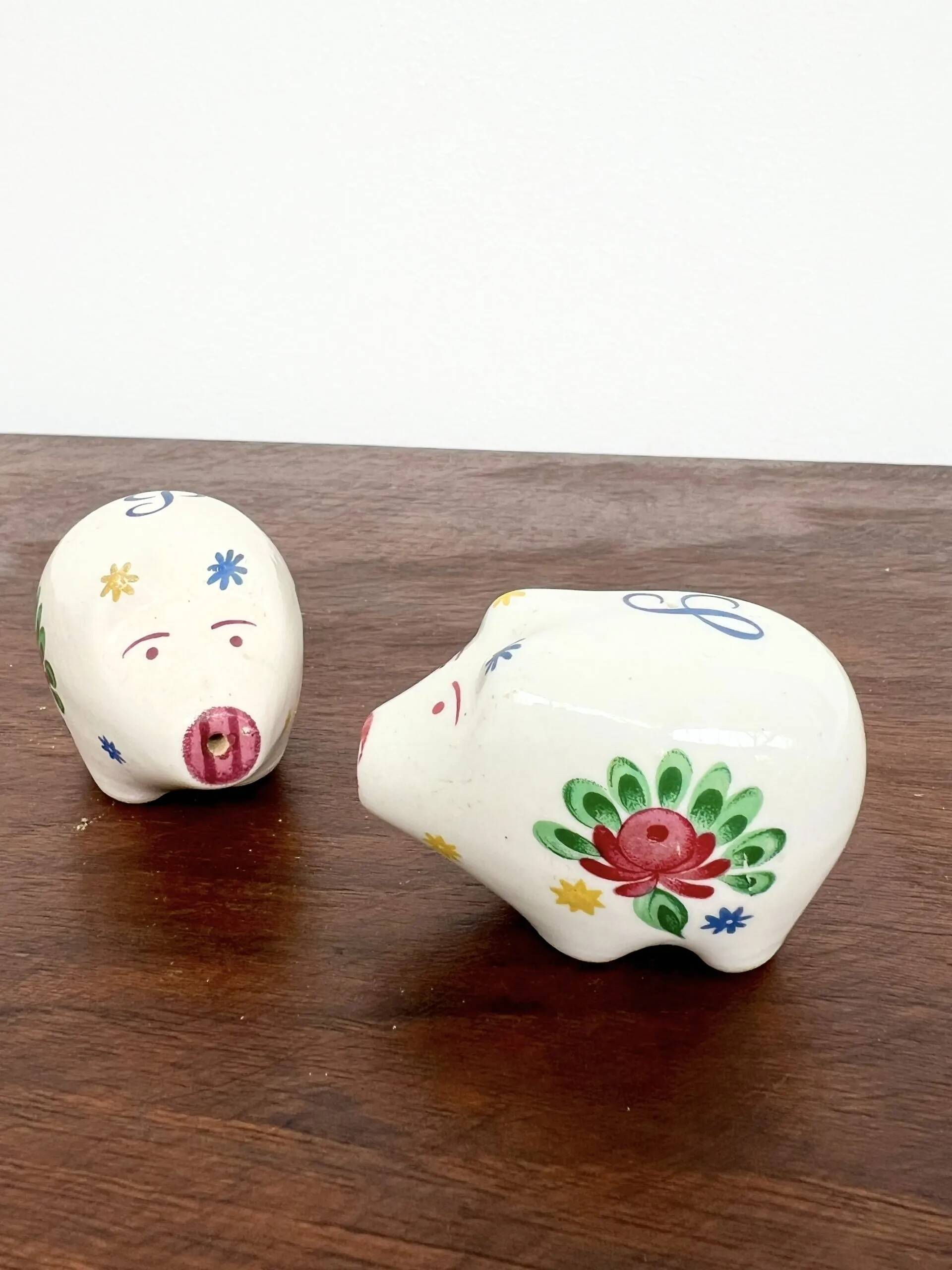 Ceramic pig salt and pepper shaker set