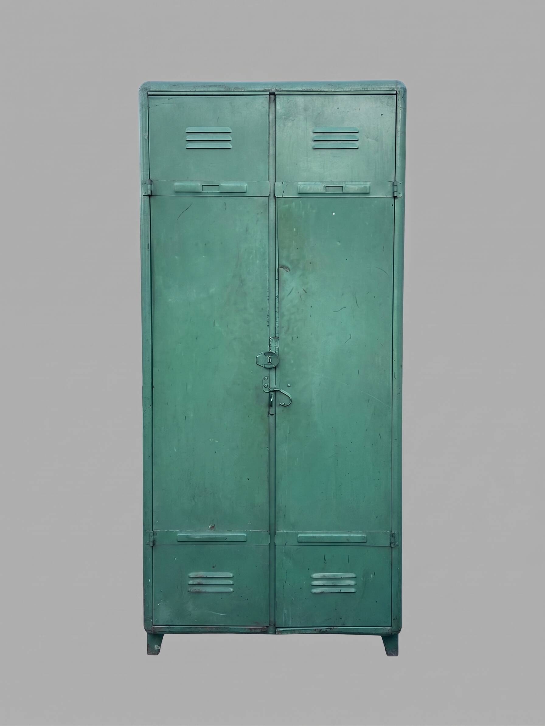 Vestiaire double ancien