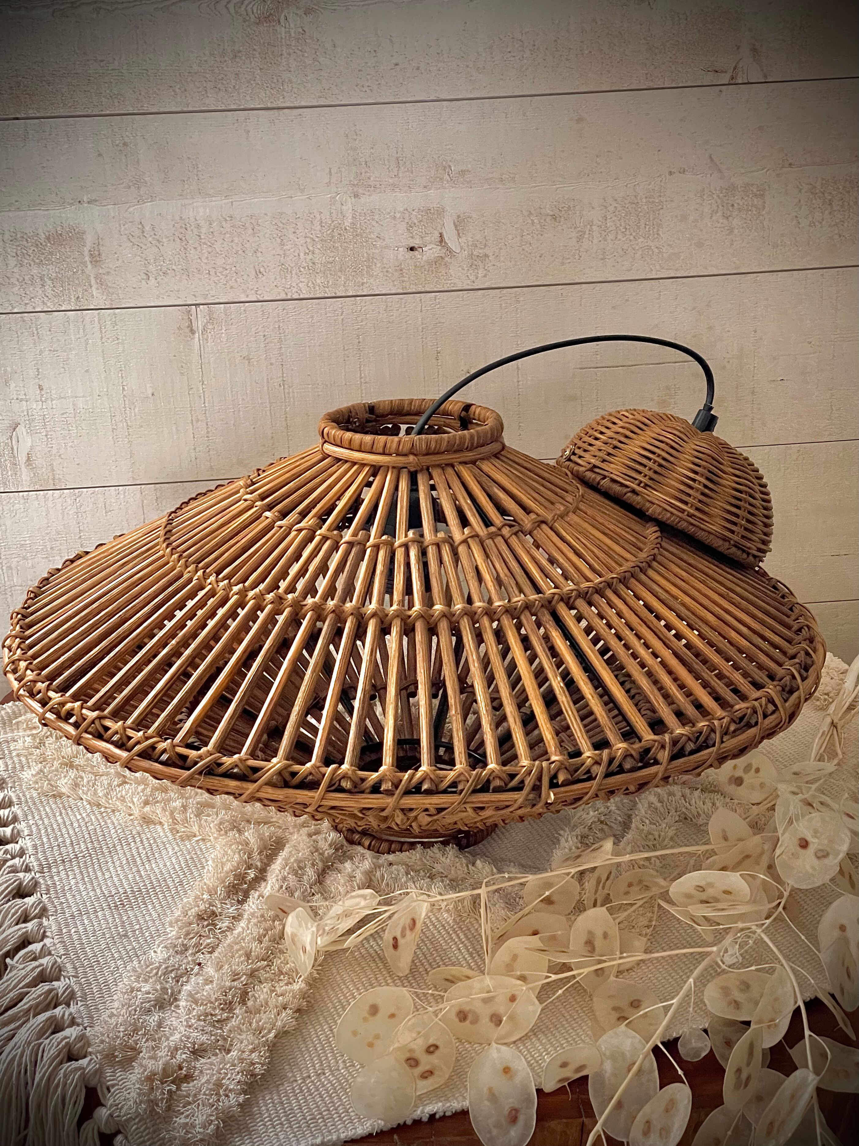 Wicker hanging lamp
