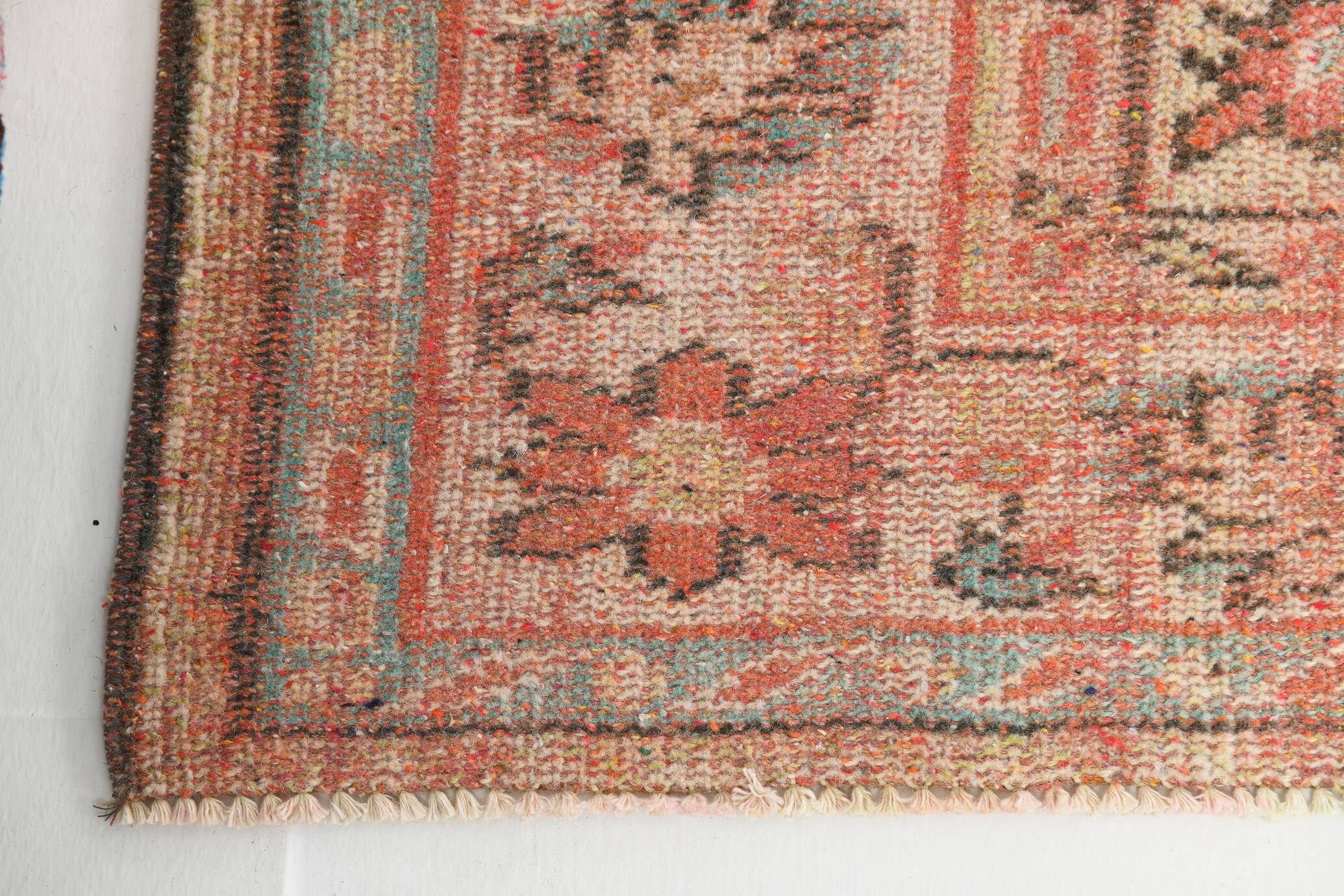 Tapis Anatolien Vintage Fait Main en Laine, Tons Rose Fané, Beige & Bleu