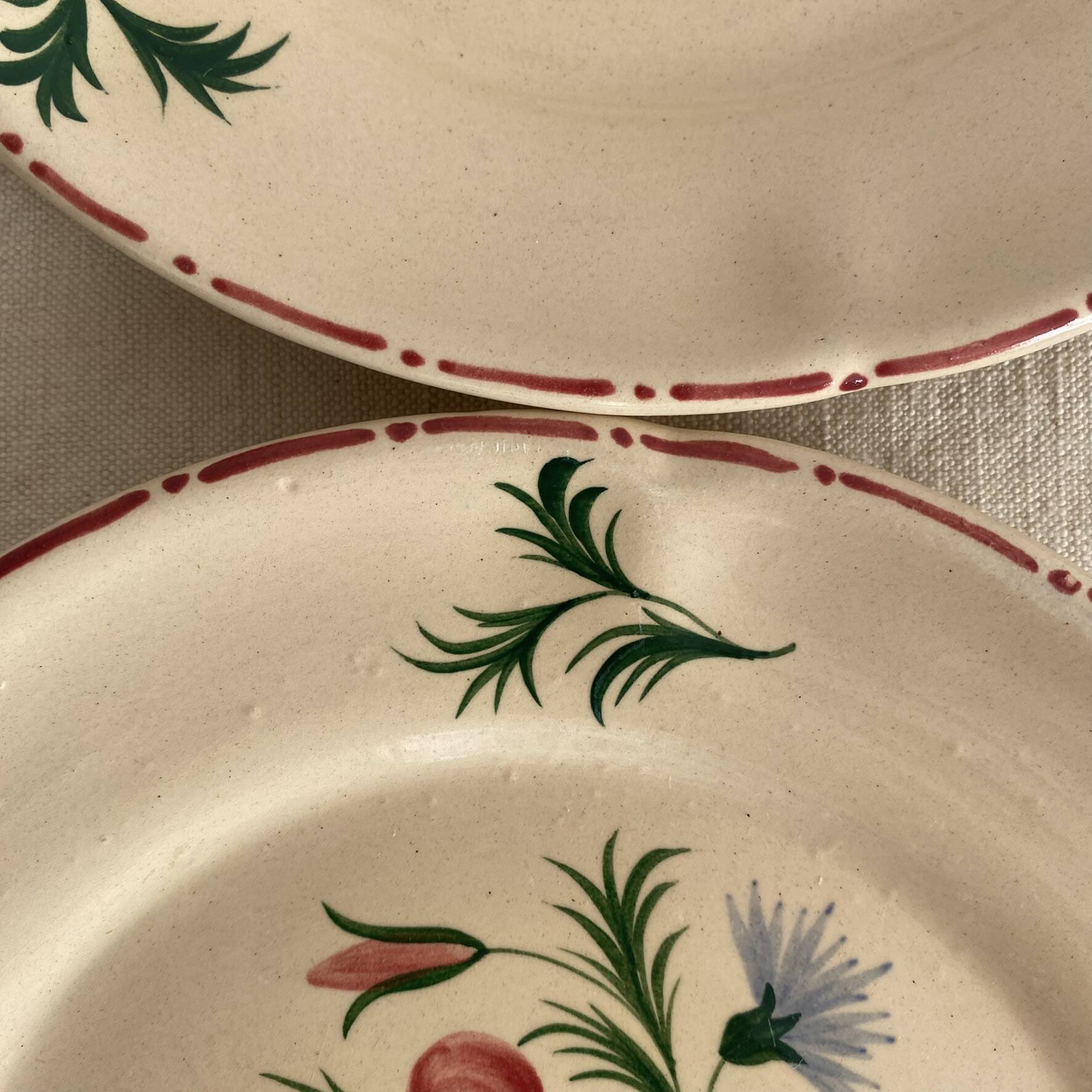 Dessert plates in faience from Desvres, hand-decorated.