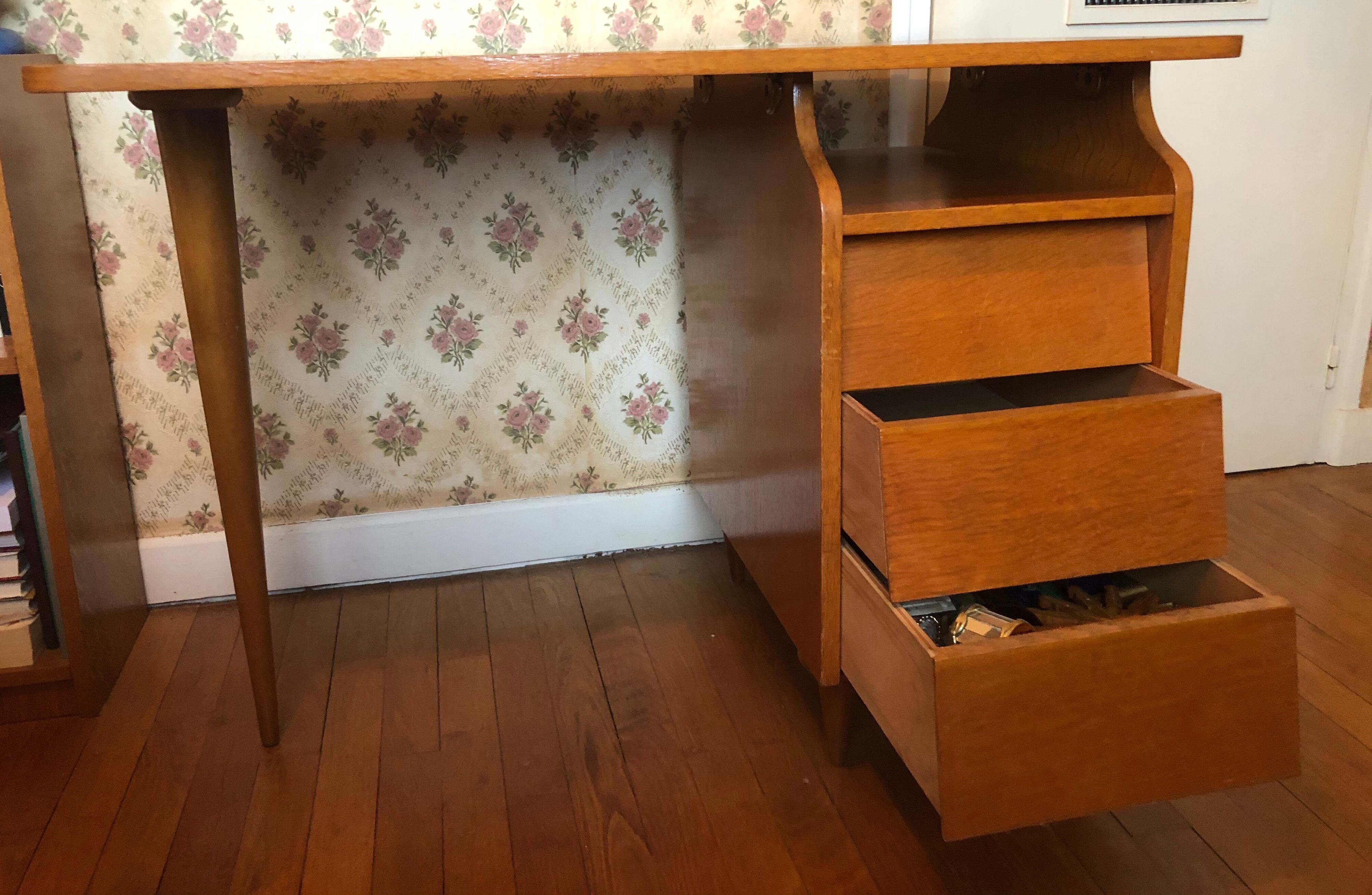 Vintage desk and chair 70