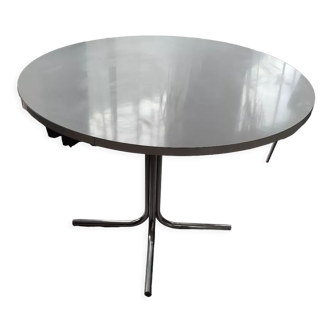 Vintage round table chrome legs