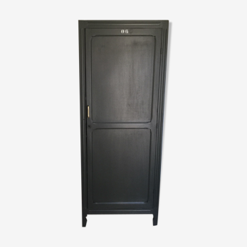 Armoire parisienne