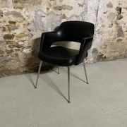 Conference chair in black design with metal legs – contemporary lines