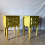 Paire de chevets vintage en bois sculpté – Finition jaune solei