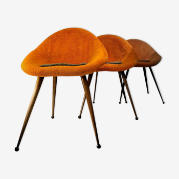 Suites de 3 chaises, fauteuils formes œufs pieds compas 1950