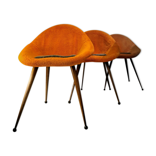 Suites de 3 chaises, fauteuils formes œufs pieds compas 1950