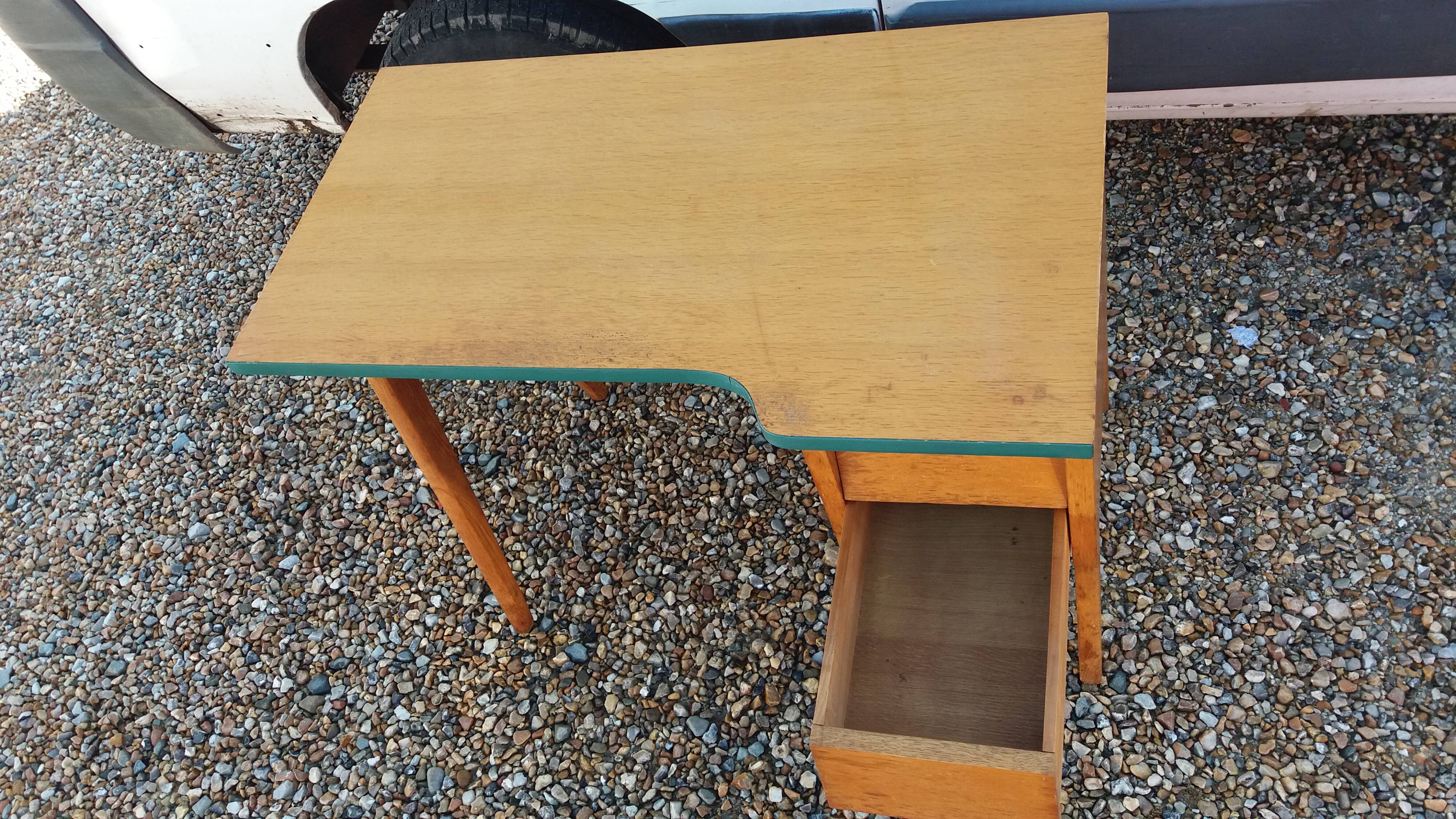 Desk 50s compass feet