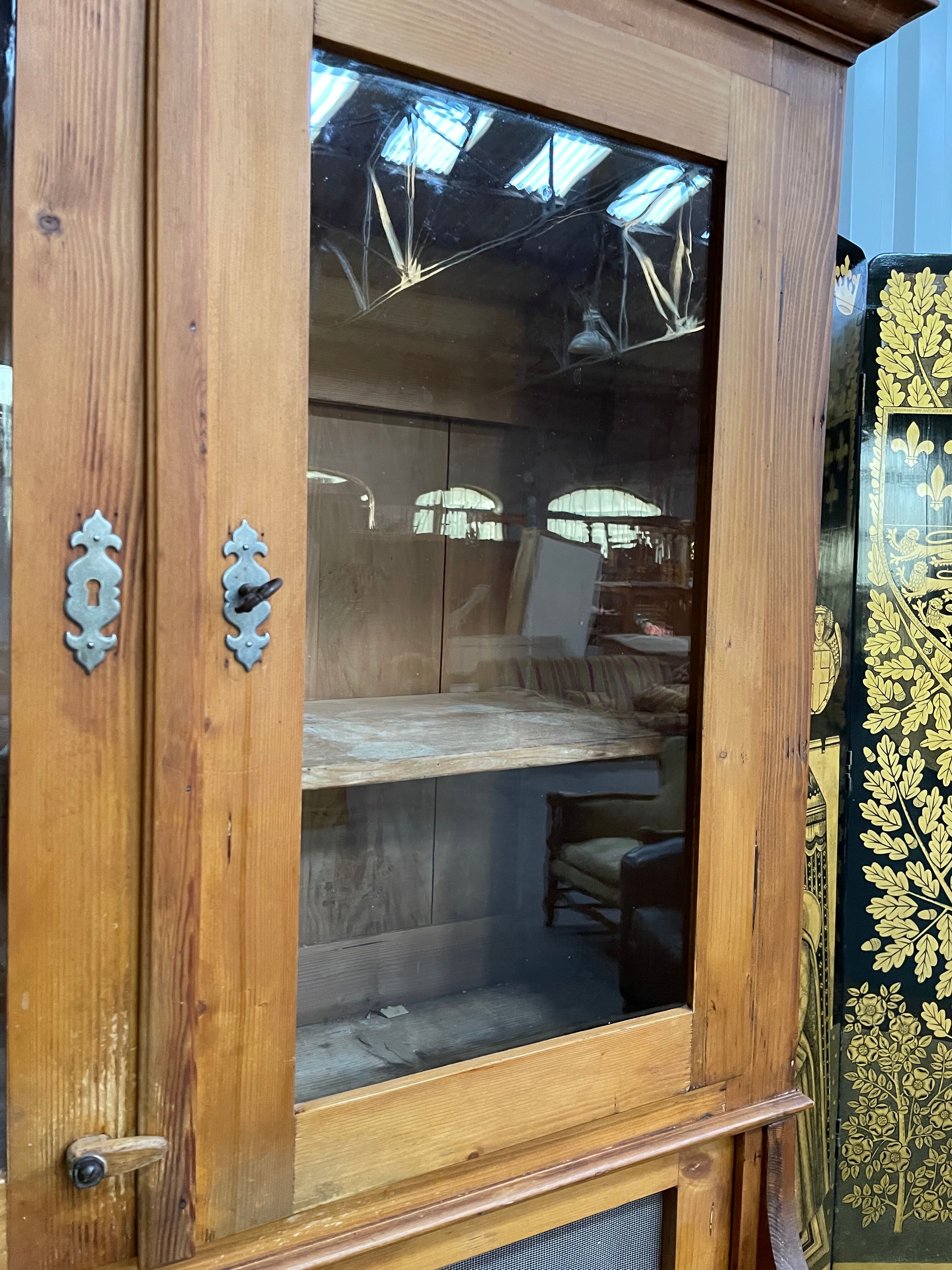 Buffet two bodies in fir 1900