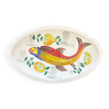 Fish dish and lemons